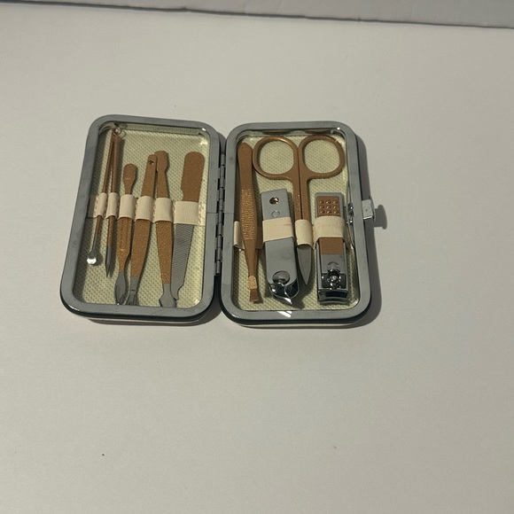 Gold Manicure Set in Case - Picture 3 of 4